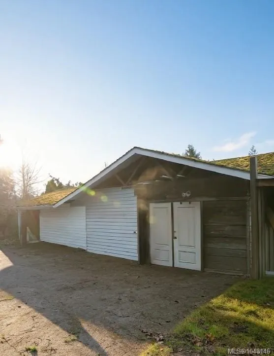 9146 West Saanich Rd