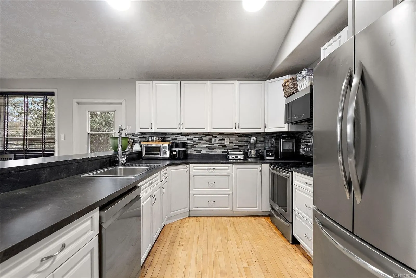 9146 West Saanich Rd
