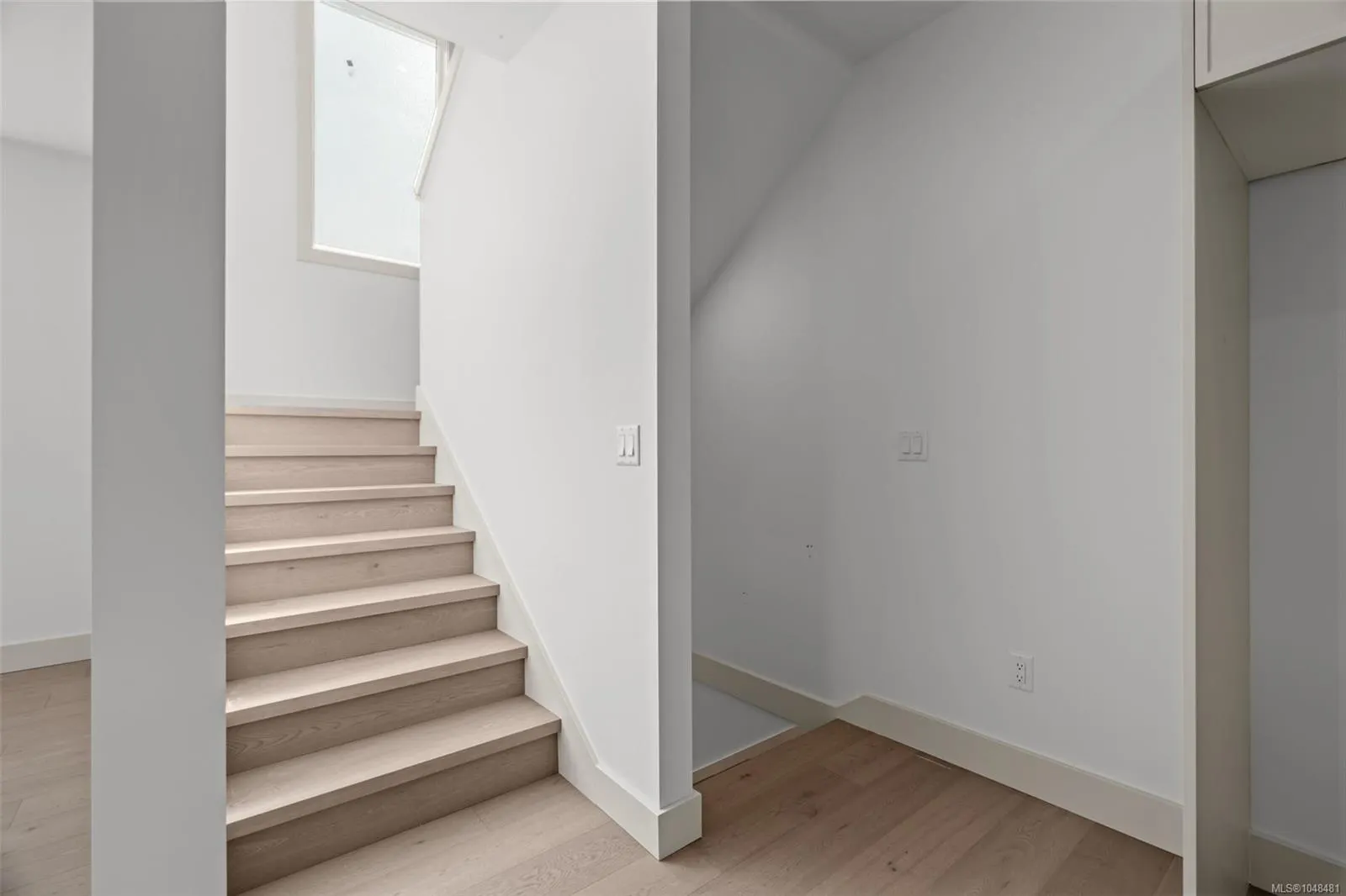 571 Bezanton Way