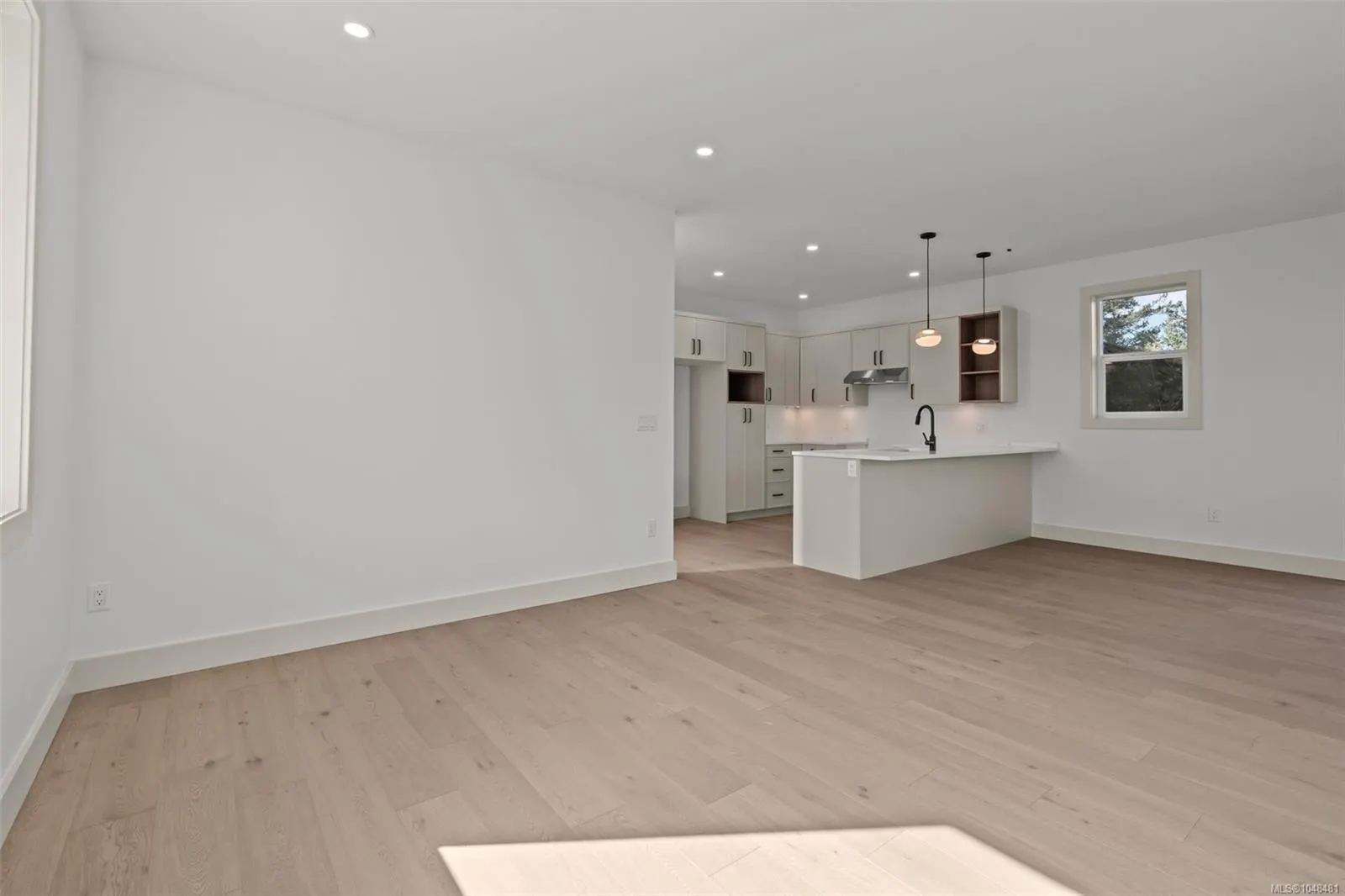 571 Bezanton Way