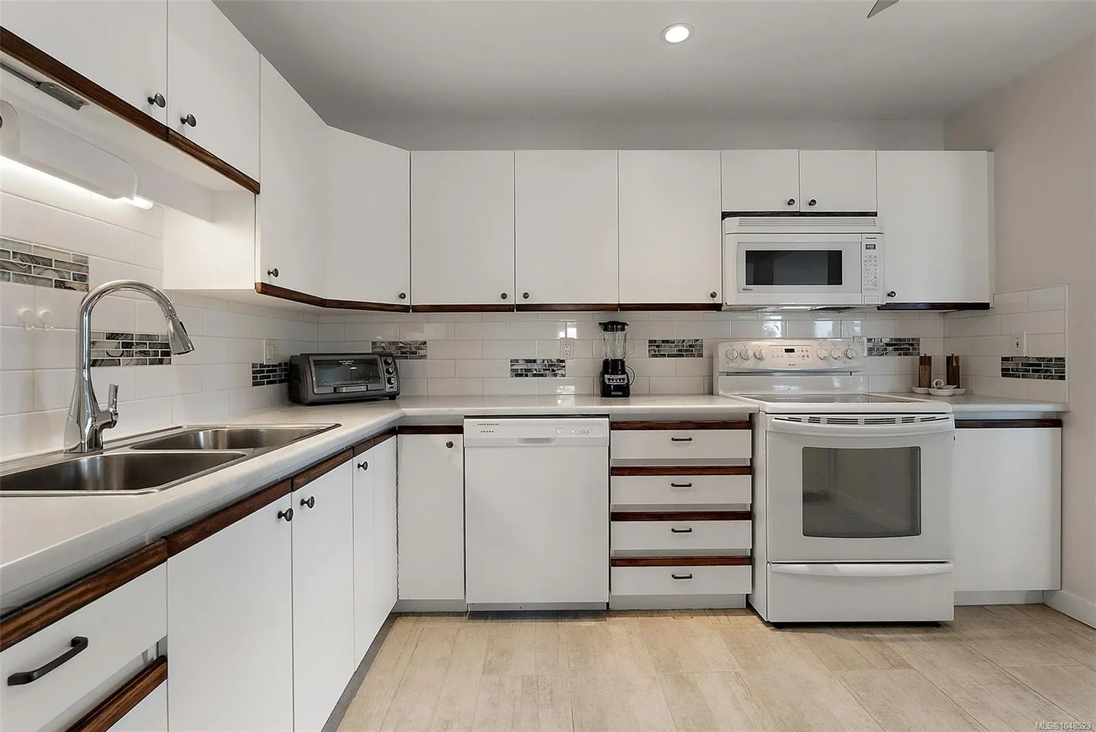 40 Gorge Rd W