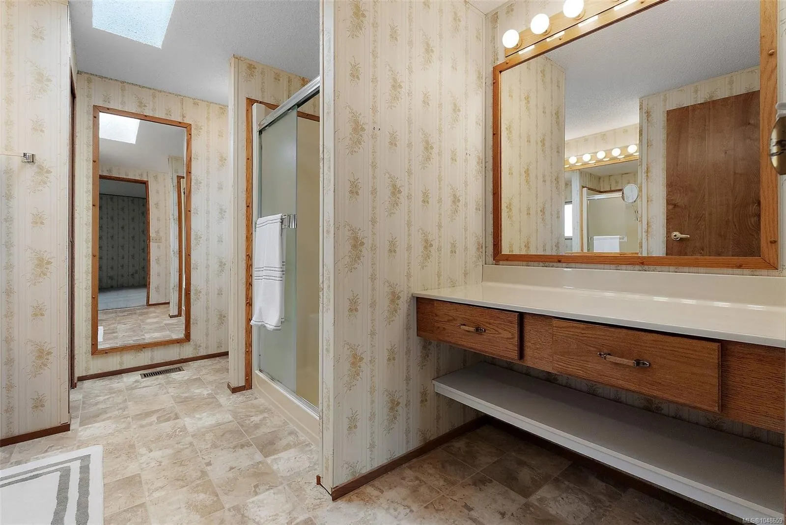 7701 Central Saanich Rd