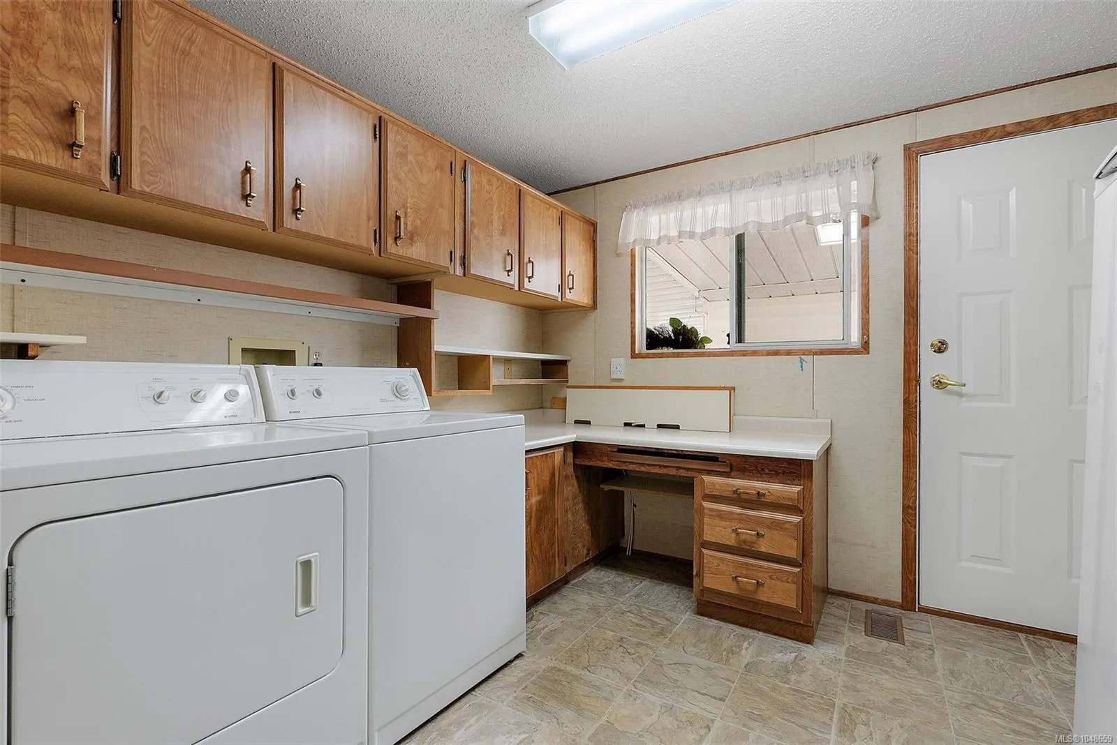 7701 Central Saanich Rd