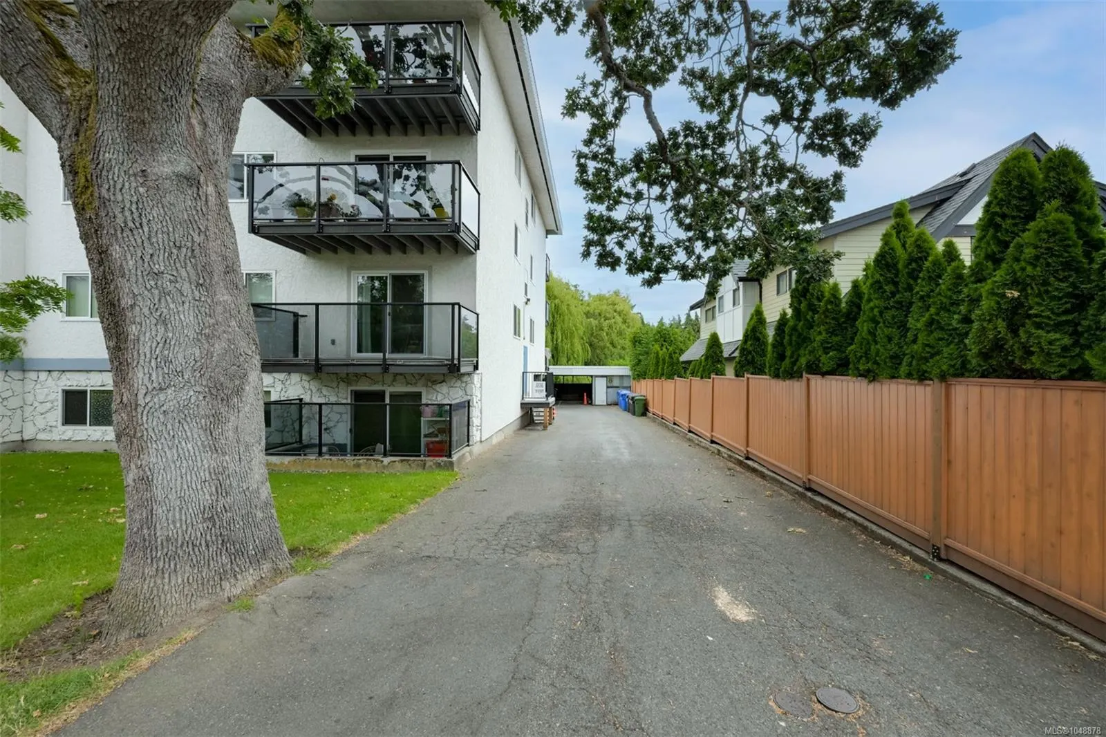 859 Carrie St