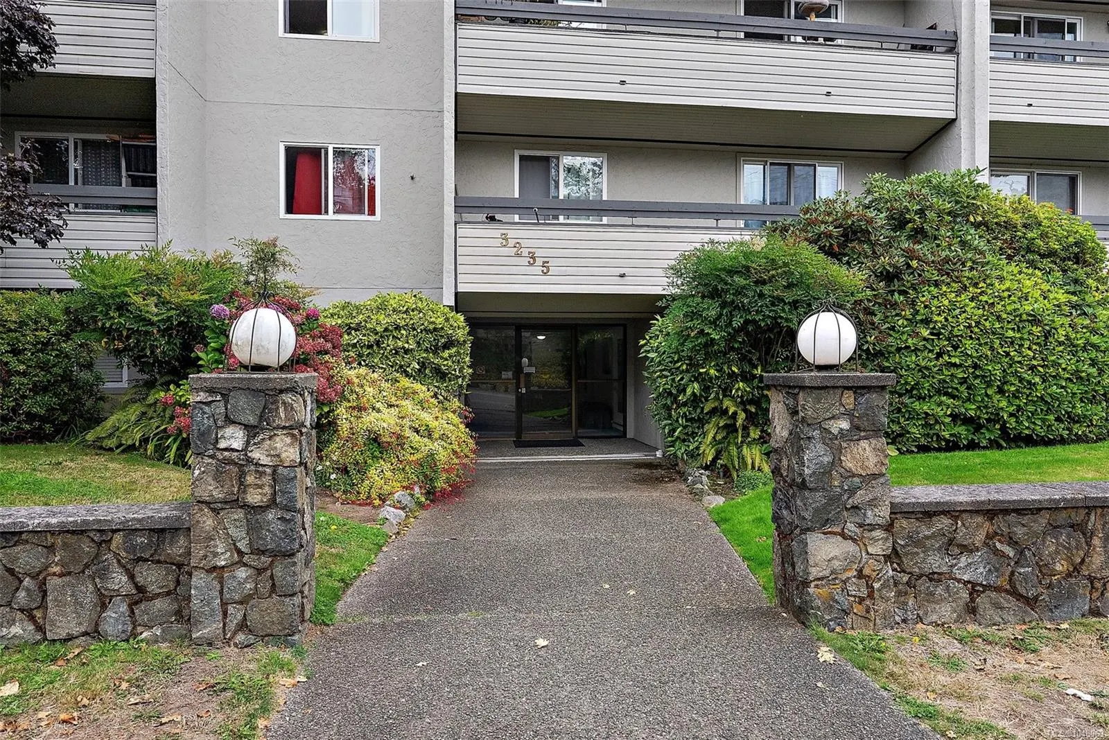 3235 Quadra St