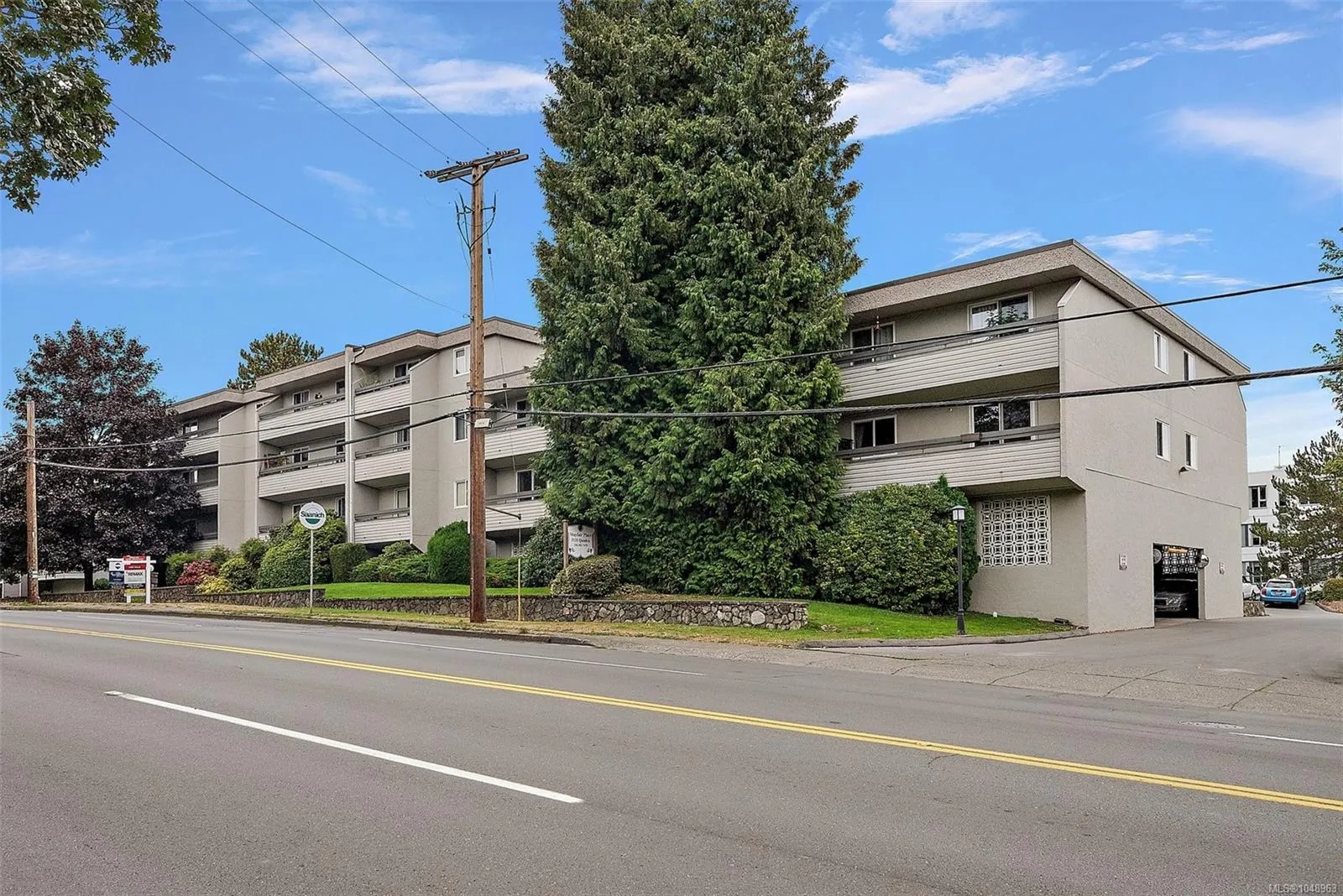 3235 Quadra St