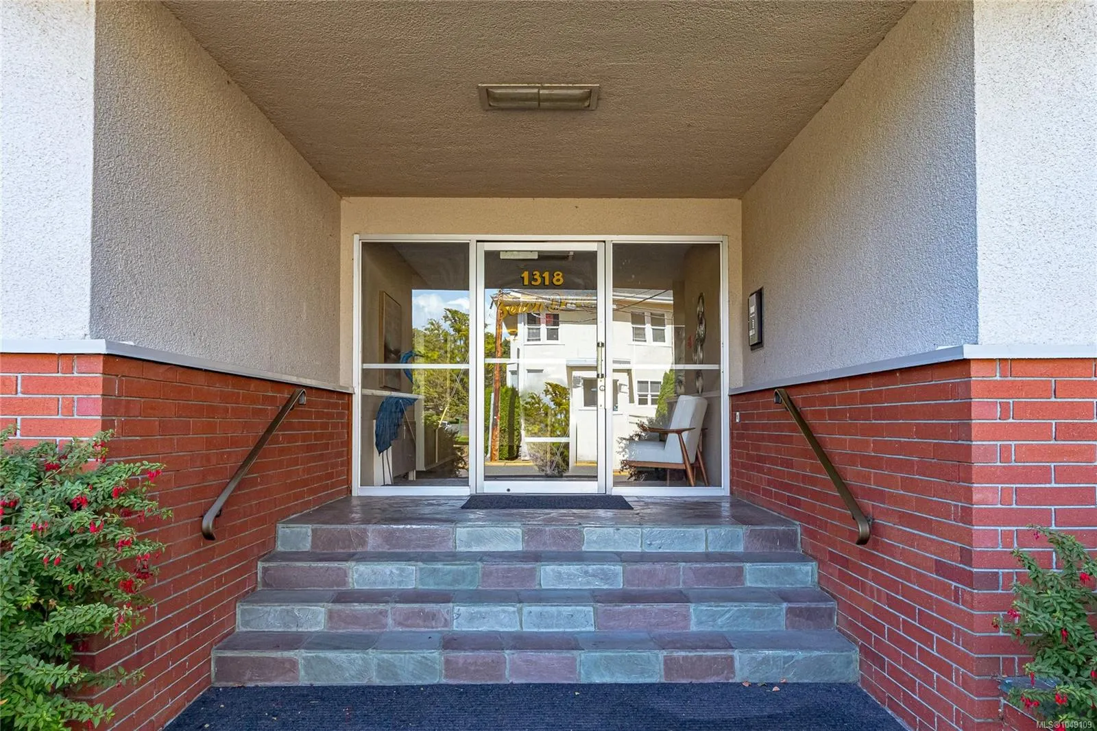 1318 Beach Dr