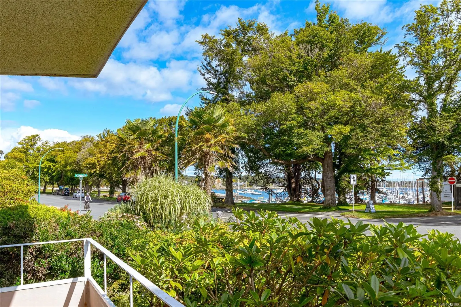 1318 Beach Dr