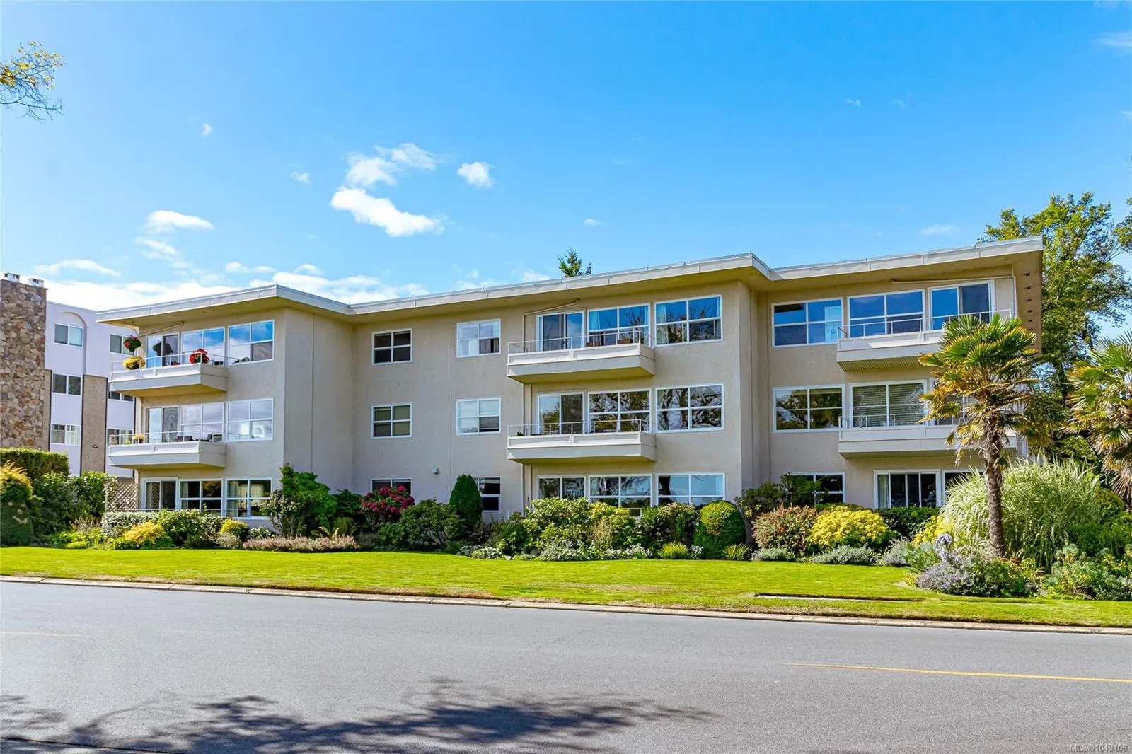 1318 Beach Dr
