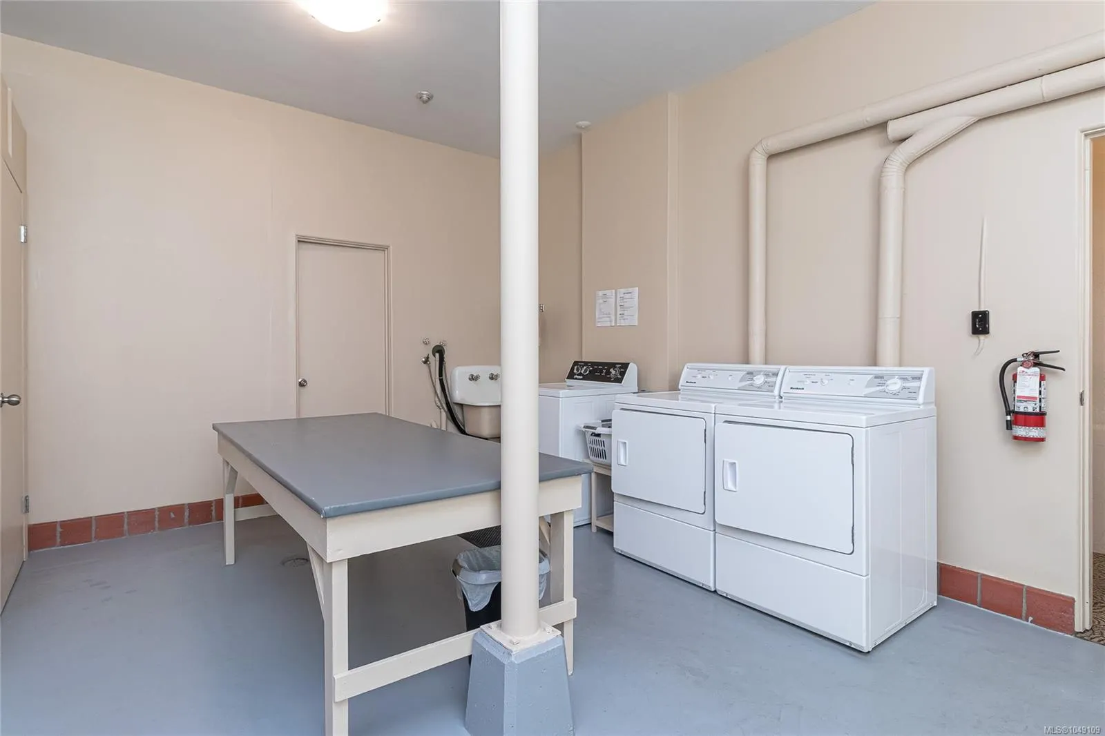 1318 Beach Dr