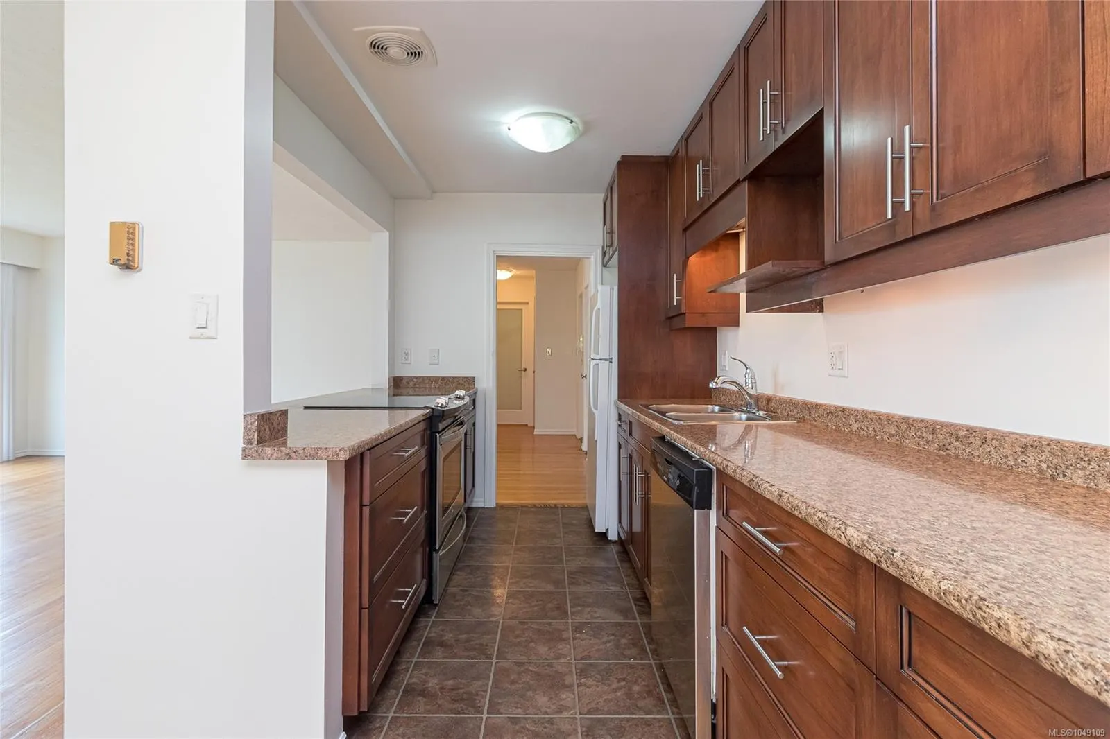 1318 Beach Dr