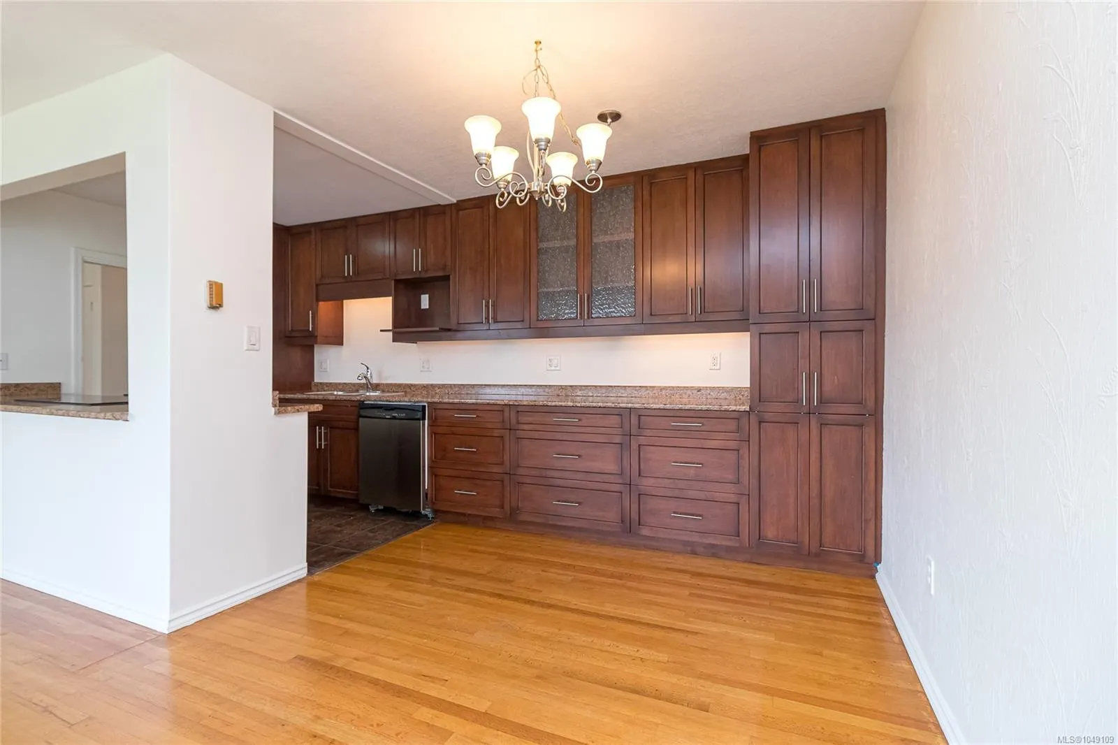 1318 Beach Dr