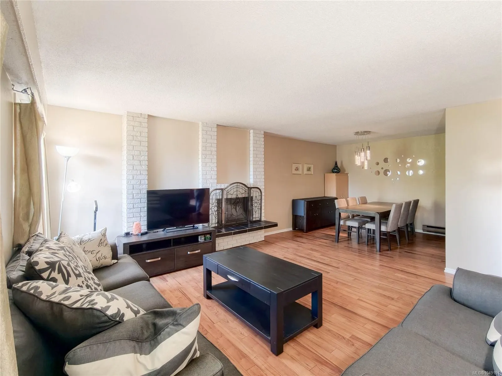 3060 Harriet Rd
