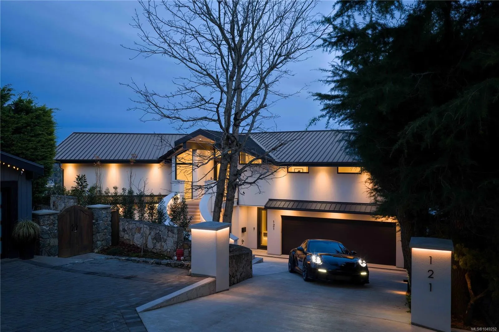 121 Denison Rd