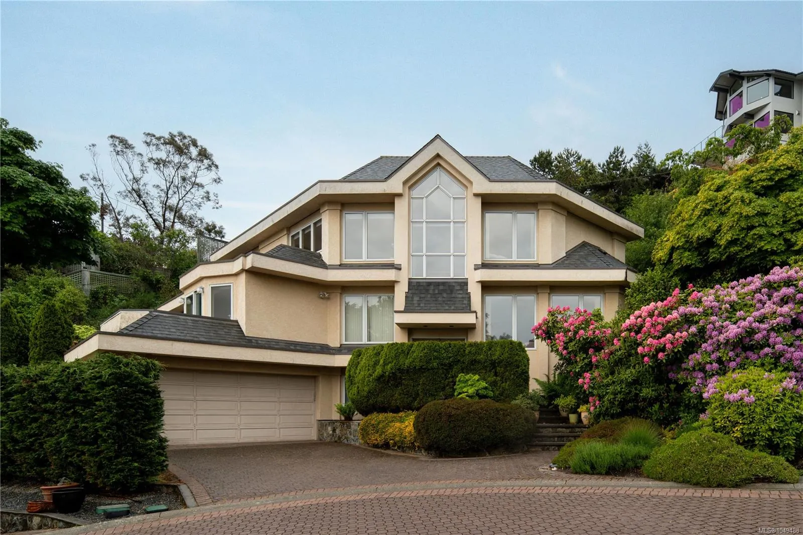 335 King George Terr