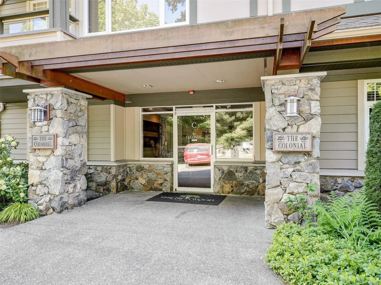 1115 Craigflower Rd