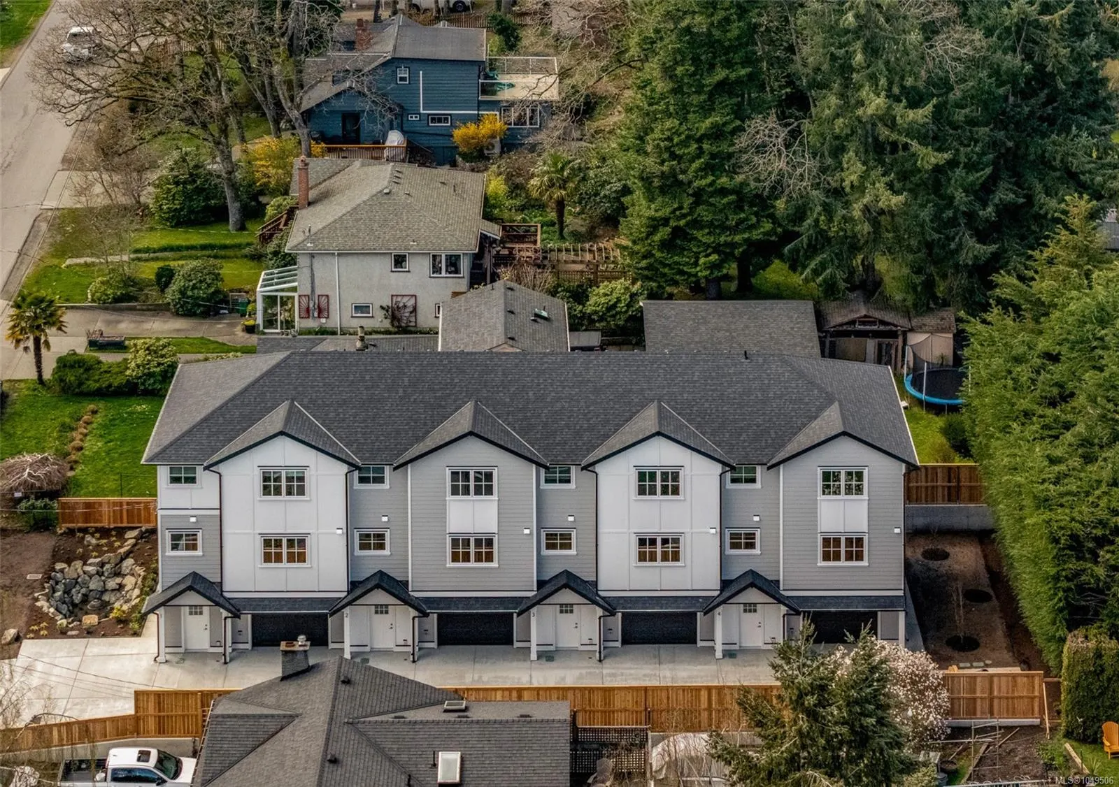 990 McBriar Ave