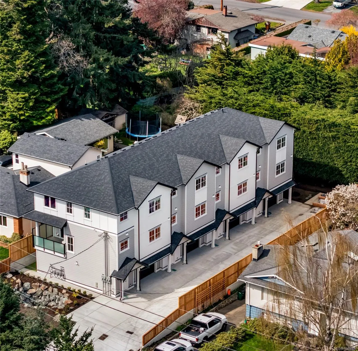 990 McBriar Ave