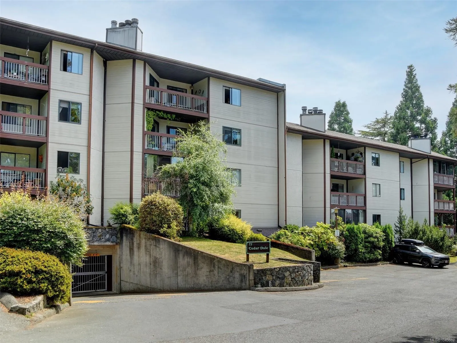 75 Gorge Rd W