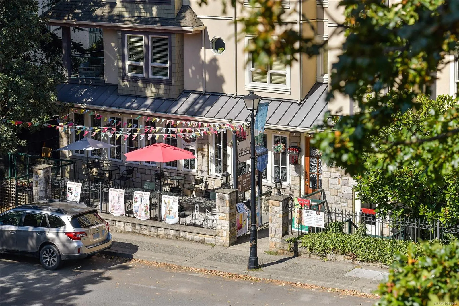 2095 Oak Bay Ave