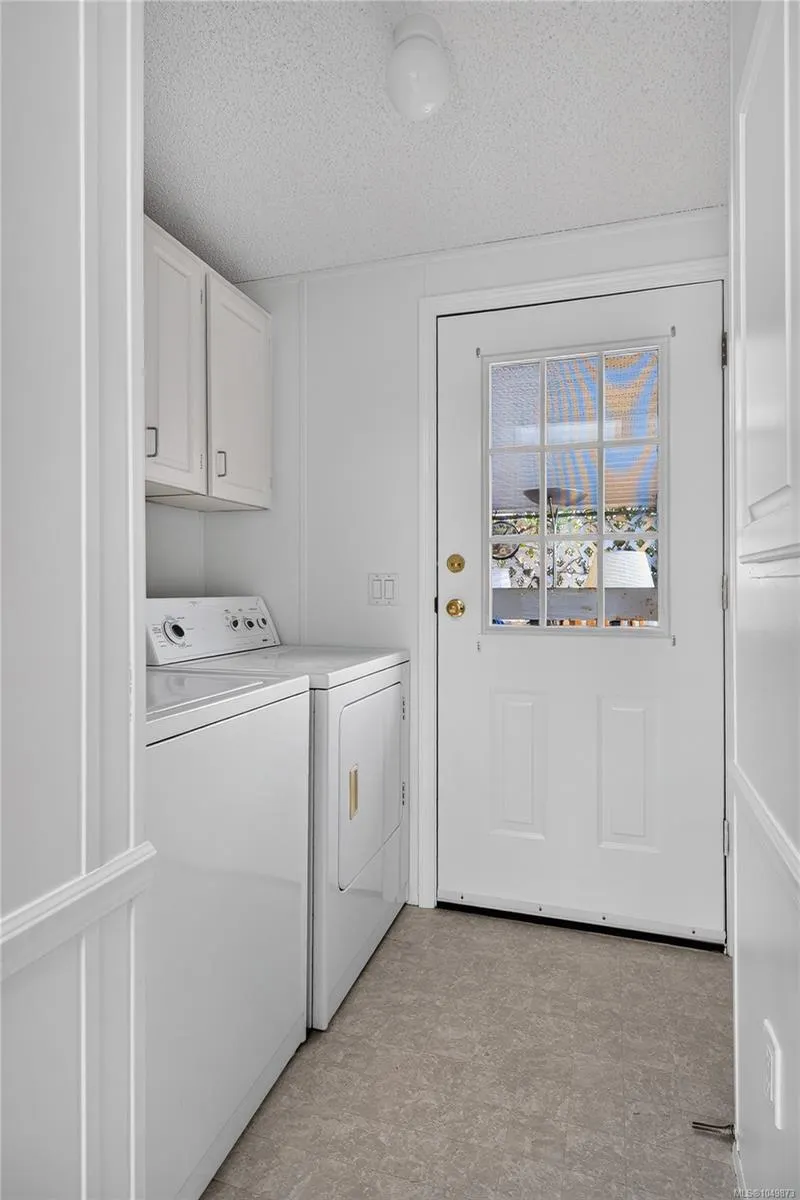 7583 Central Saanich Rd