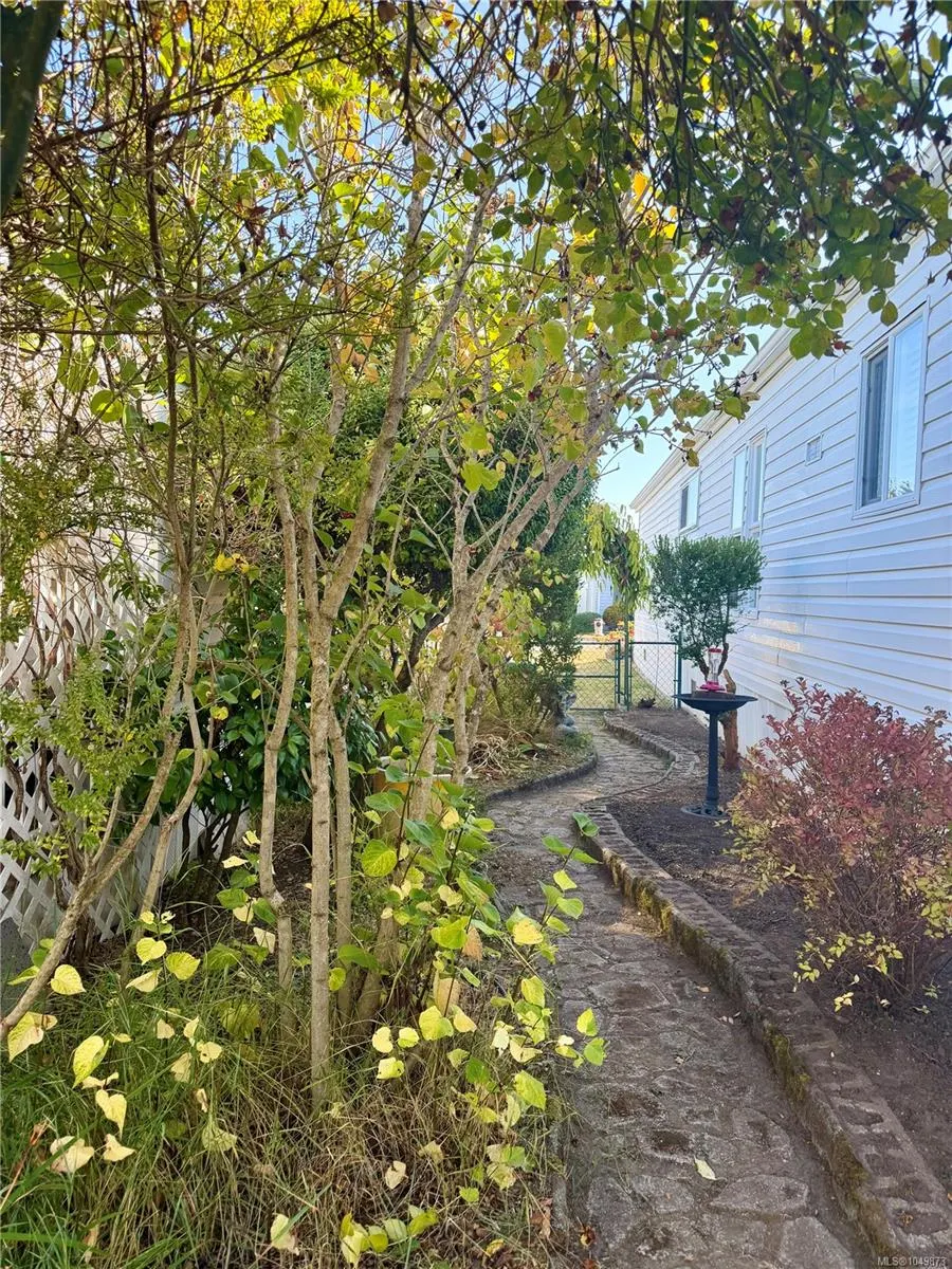 7583 Central Saanich Rd