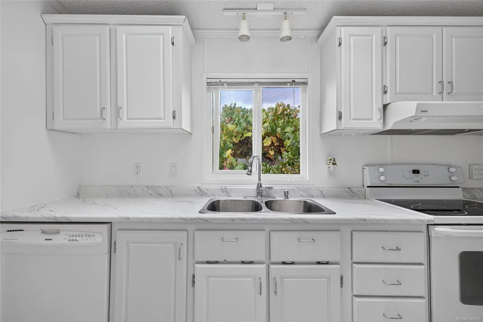 7583 Central Saanich Rd