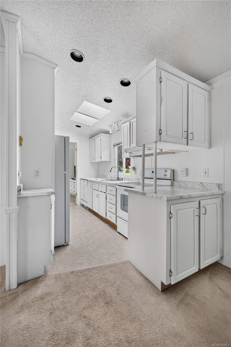 7583 Central Saanich Rd