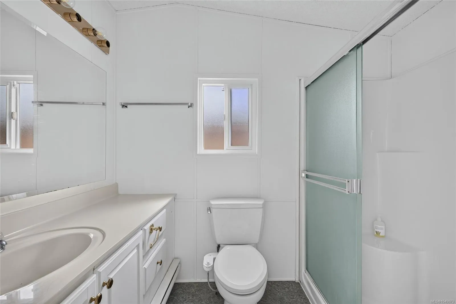 7583 Central Saanich Rd