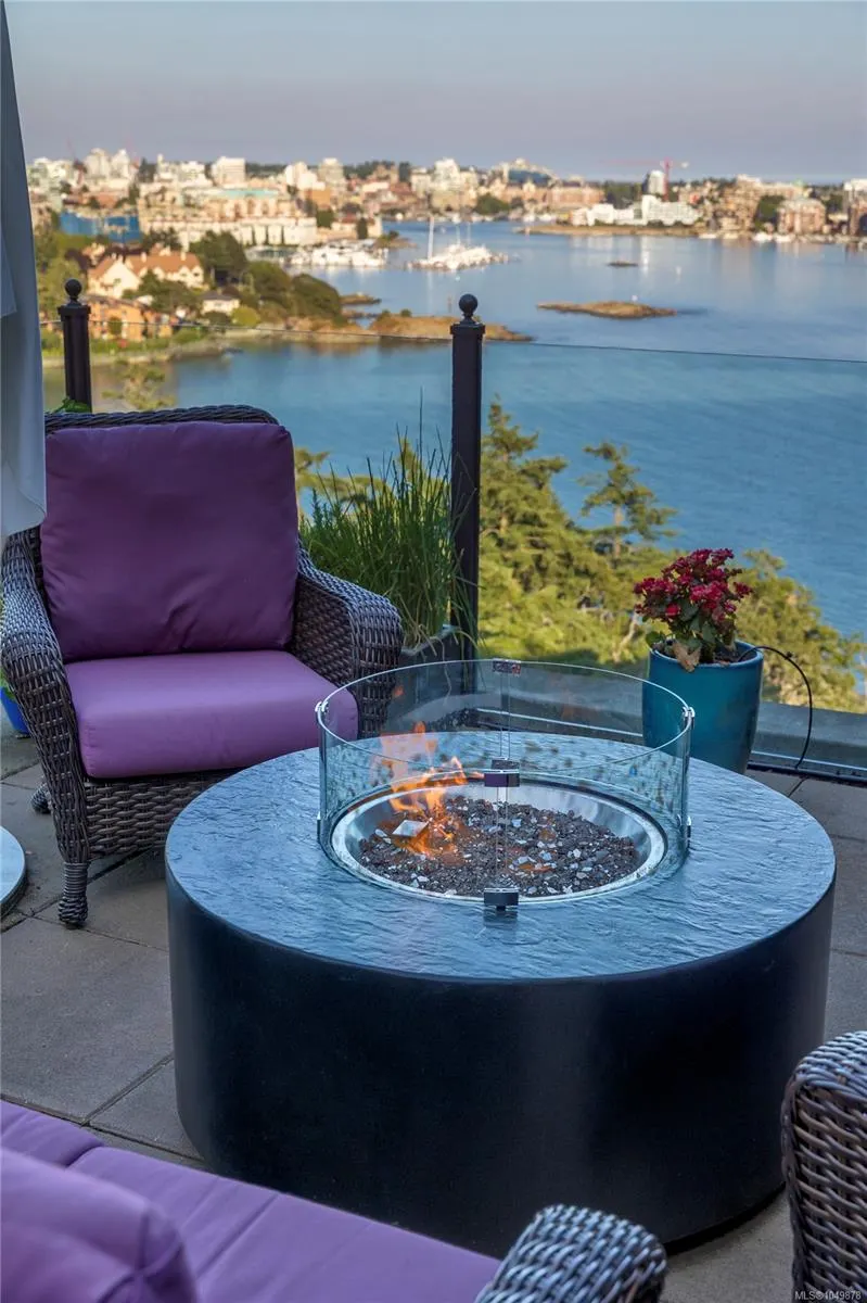 847 Dunsmuir Rd