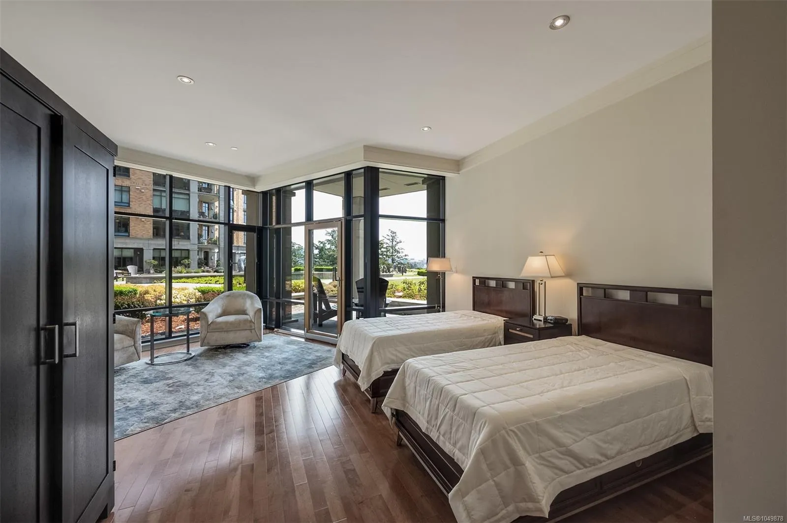 847 Dunsmuir Rd