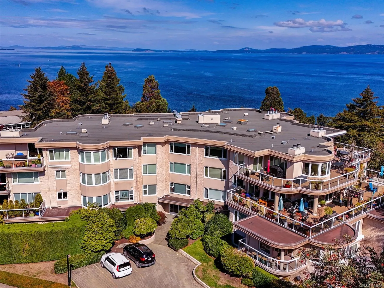 2829 Arbutus Rd