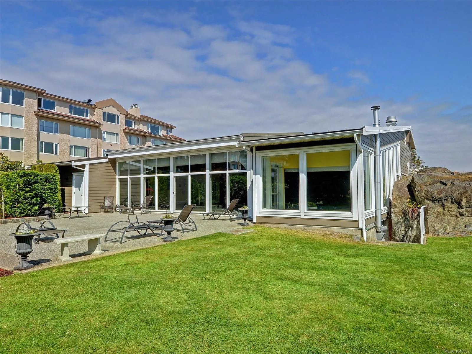 2829 Arbutus Rd