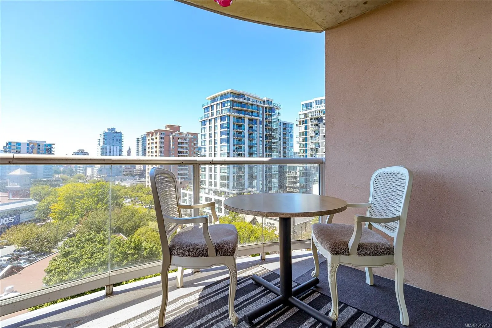 1010 View St