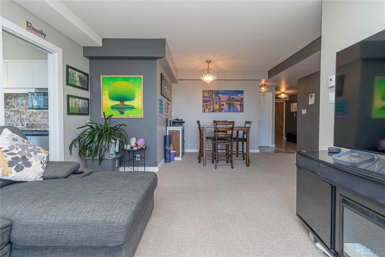 1010 View St
