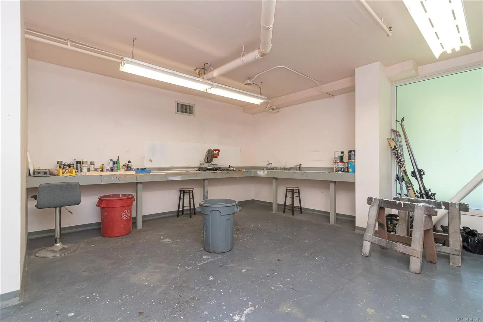 1010 View St