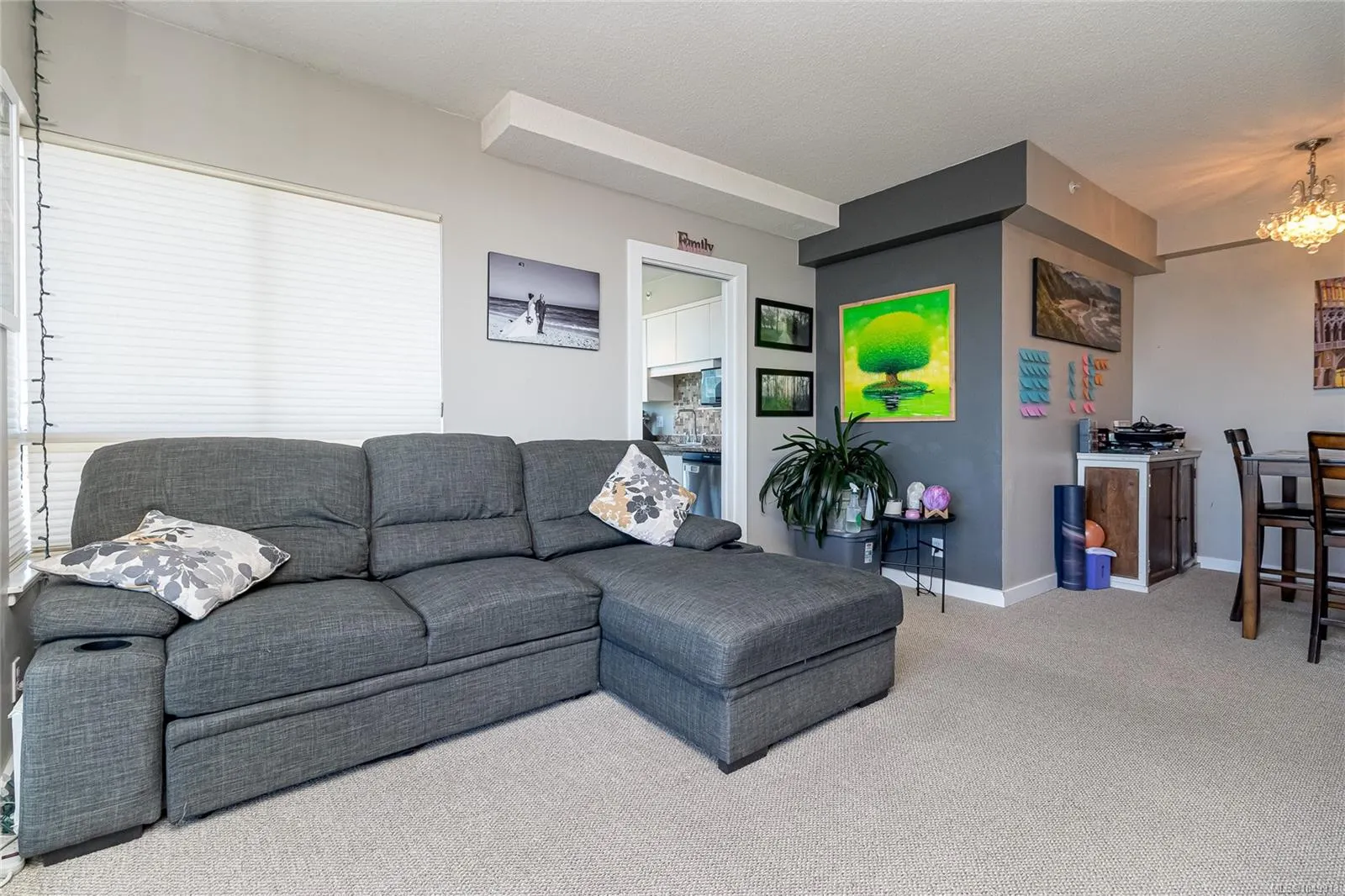 1010 View St