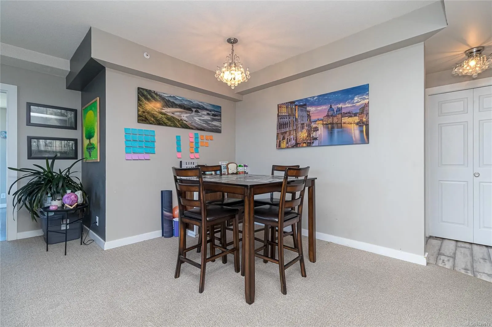 1010 View St