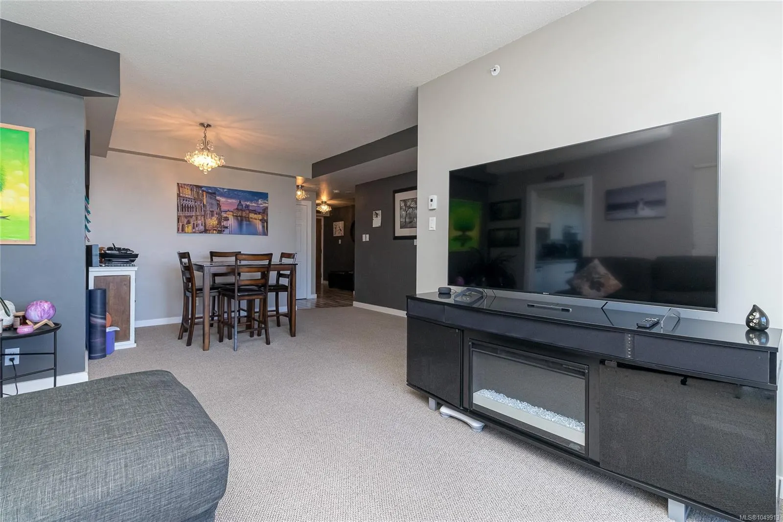 1010 View St