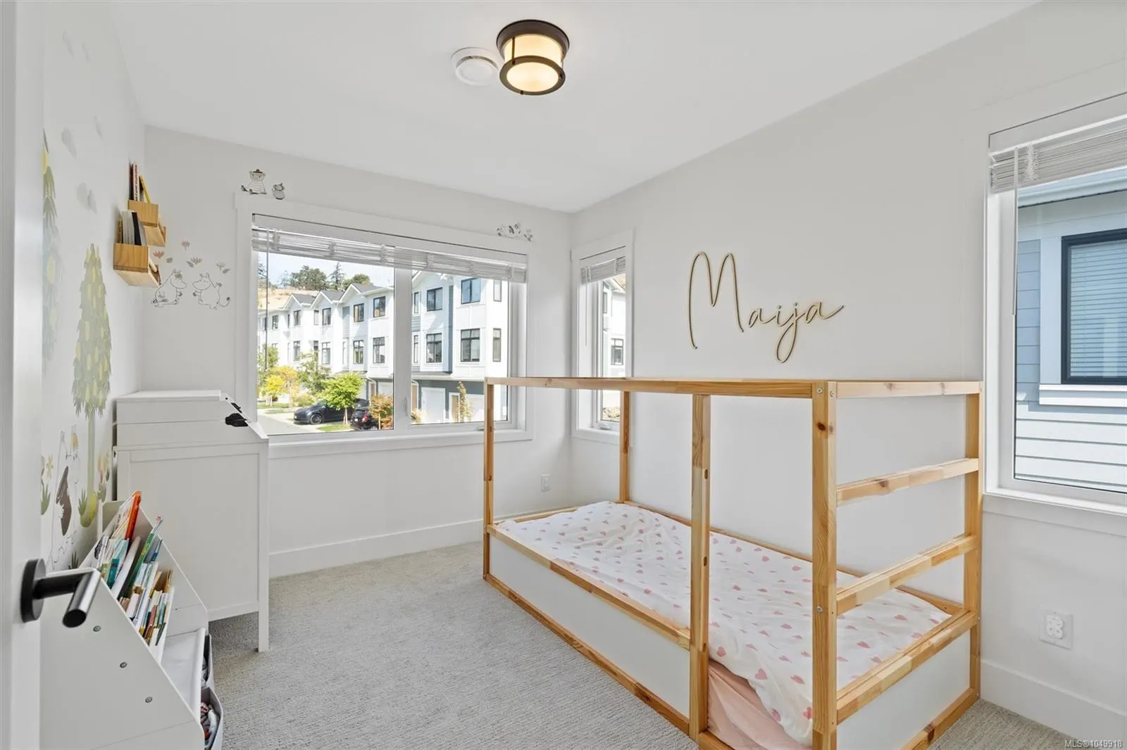 255 Caspian Dr