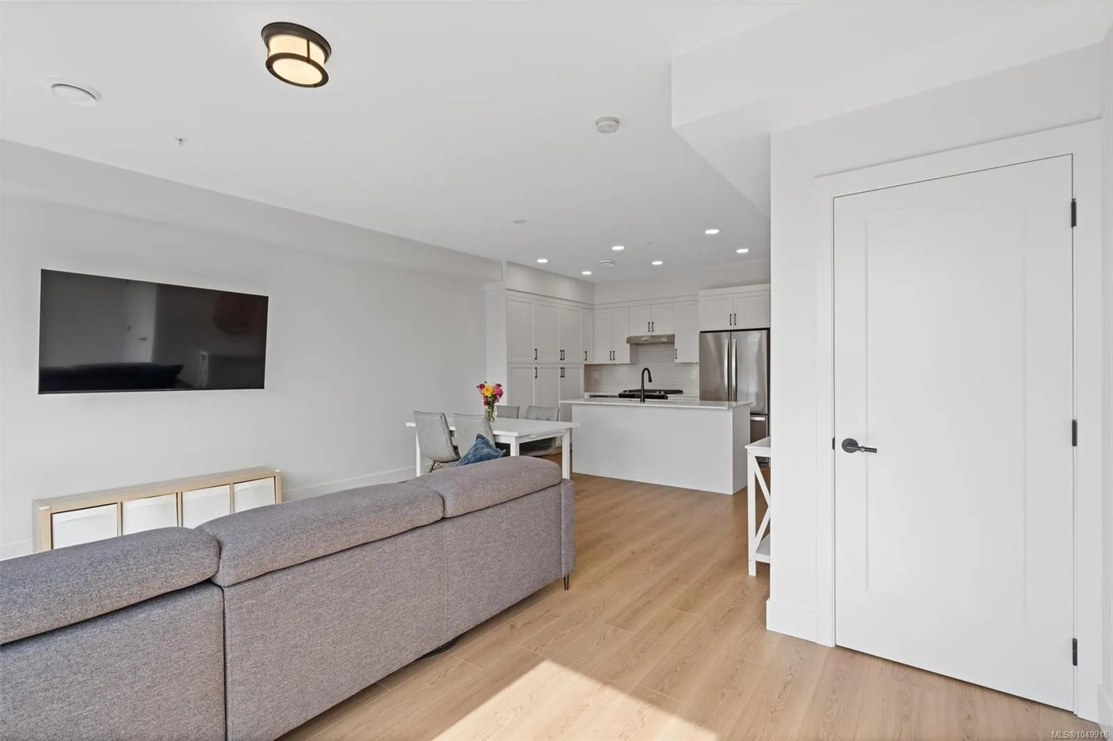 255 Caspian Dr