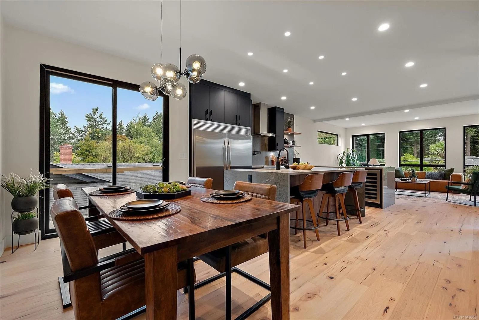 2215 Greenlands Rd
