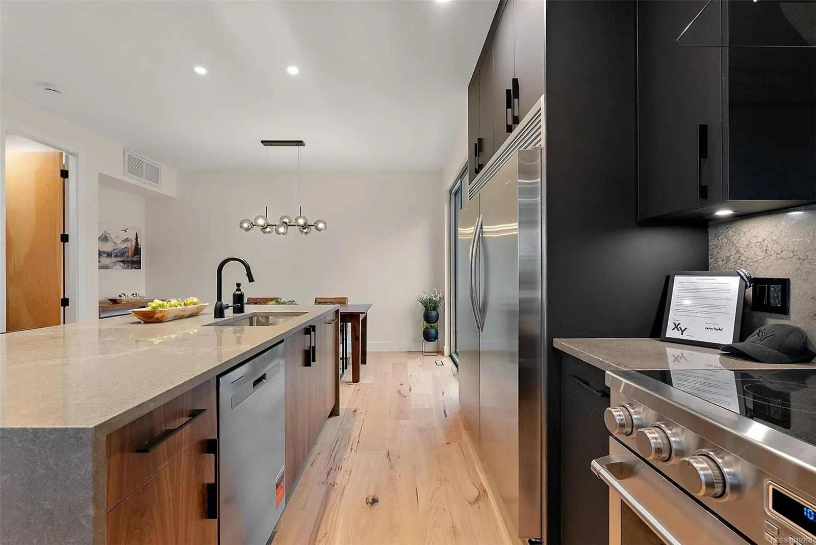 2215 Greenlands Rd