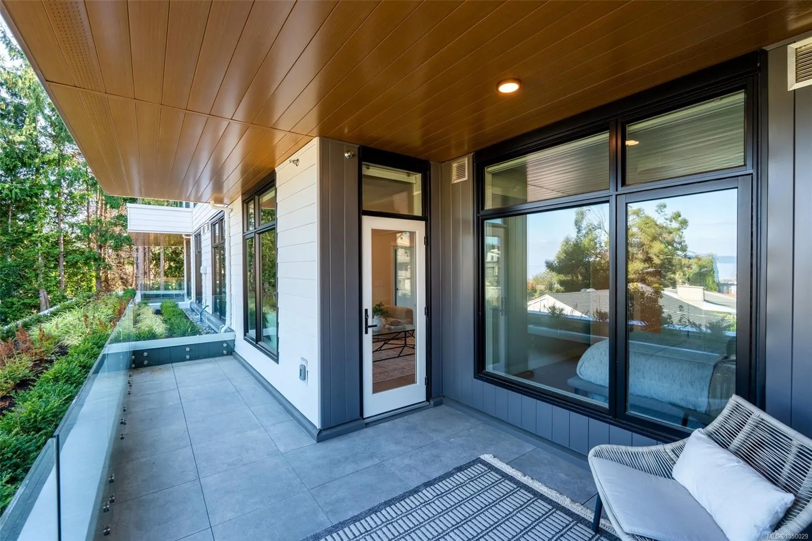 5229 Cordova Bay Rd