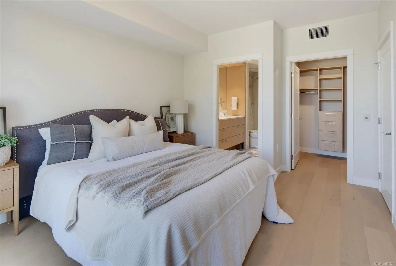 5229 Cordova Bay Rd