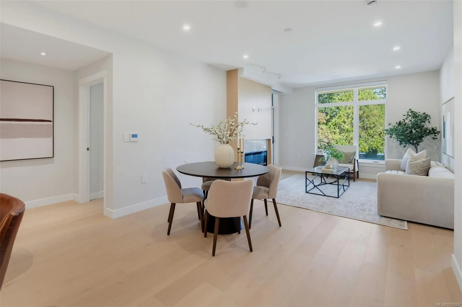 5229 Cordova Bay Rd