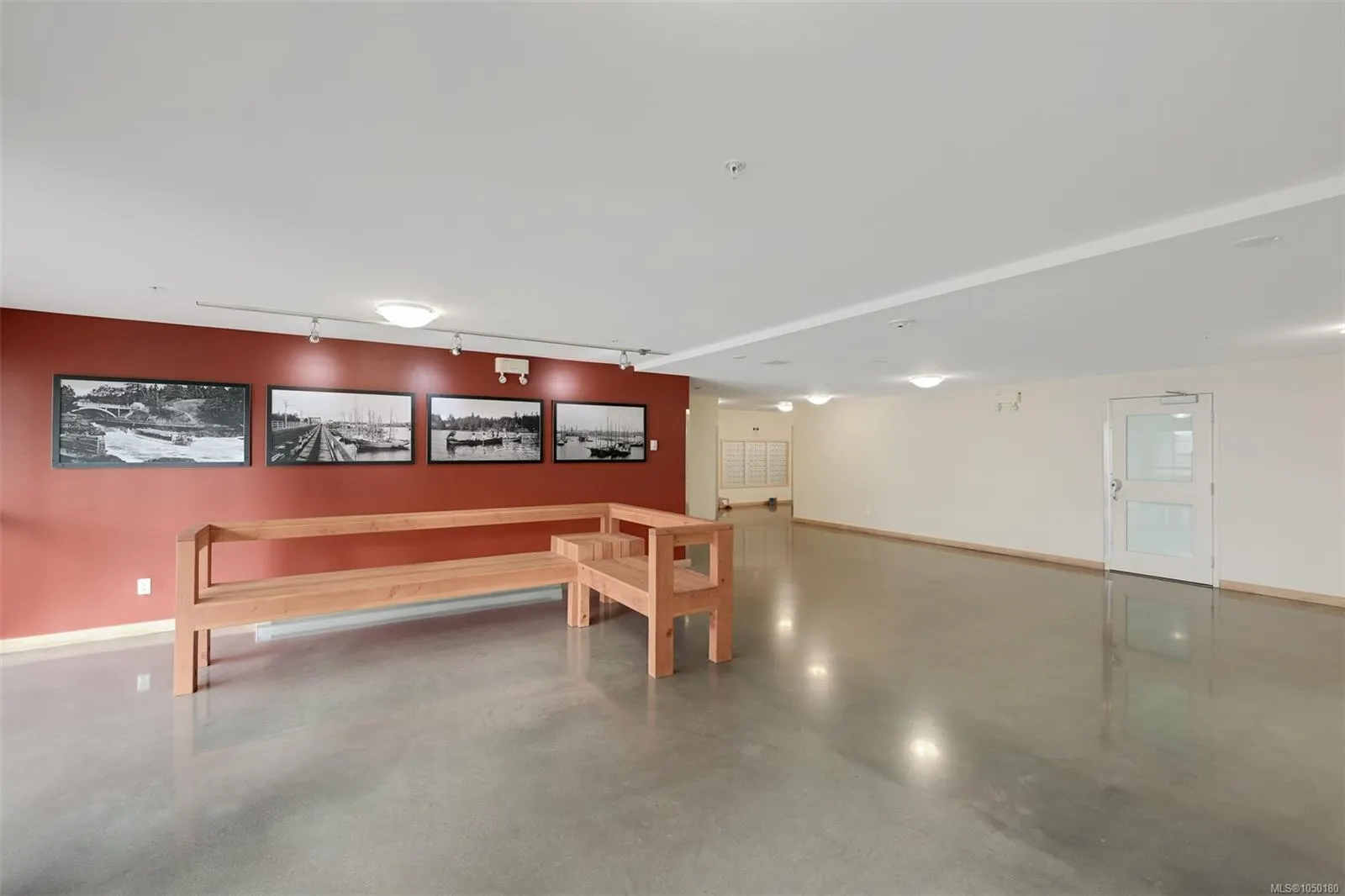 787 Tyee Rd