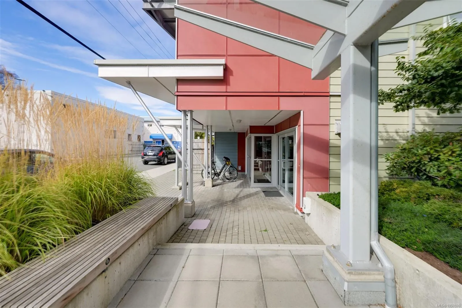787 Tyee Rd