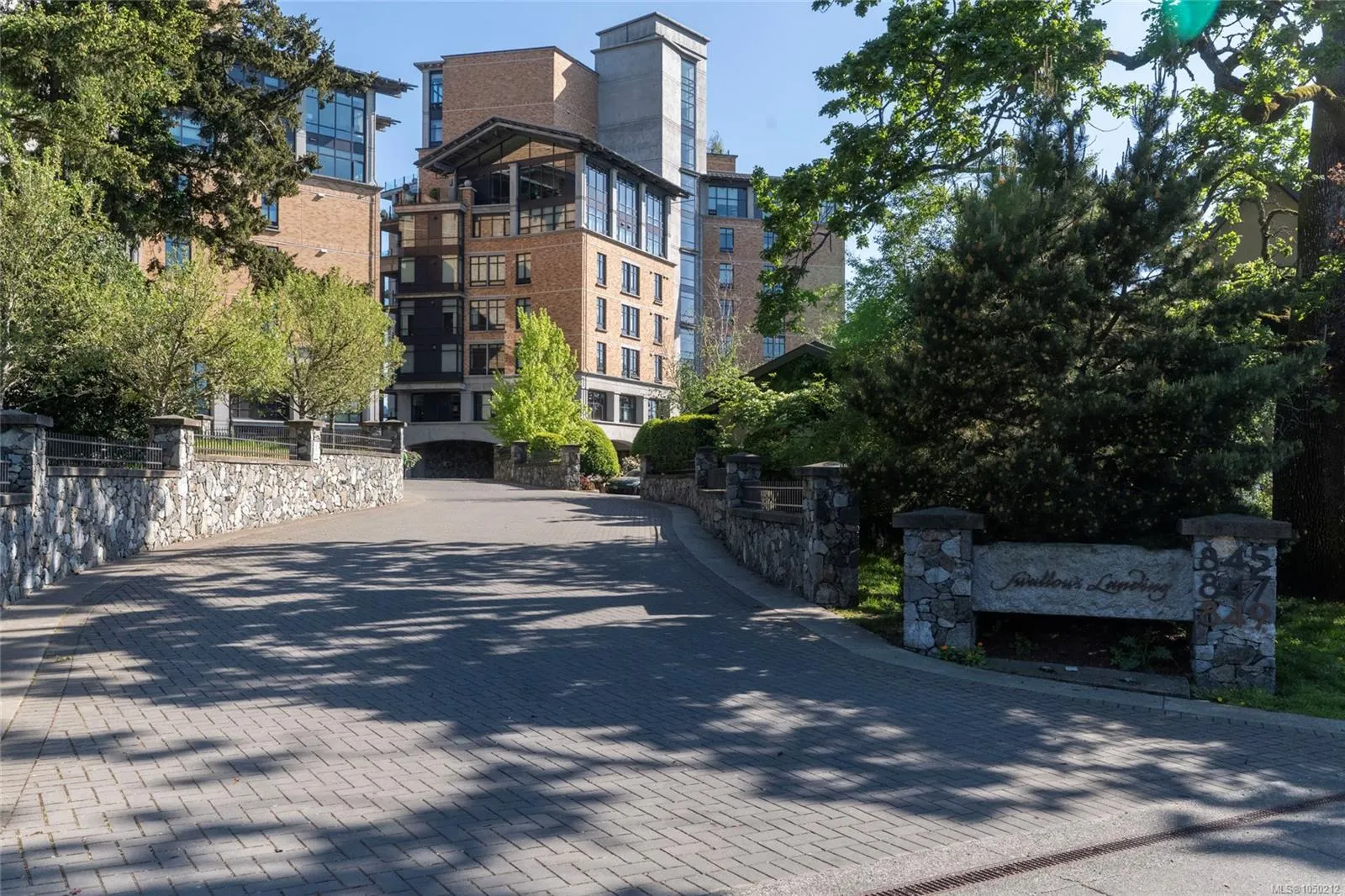 847 Dunsmuir Rd