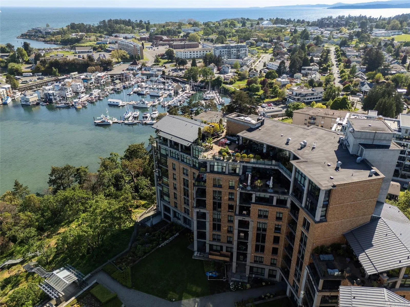 847 Dunsmuir Rd
